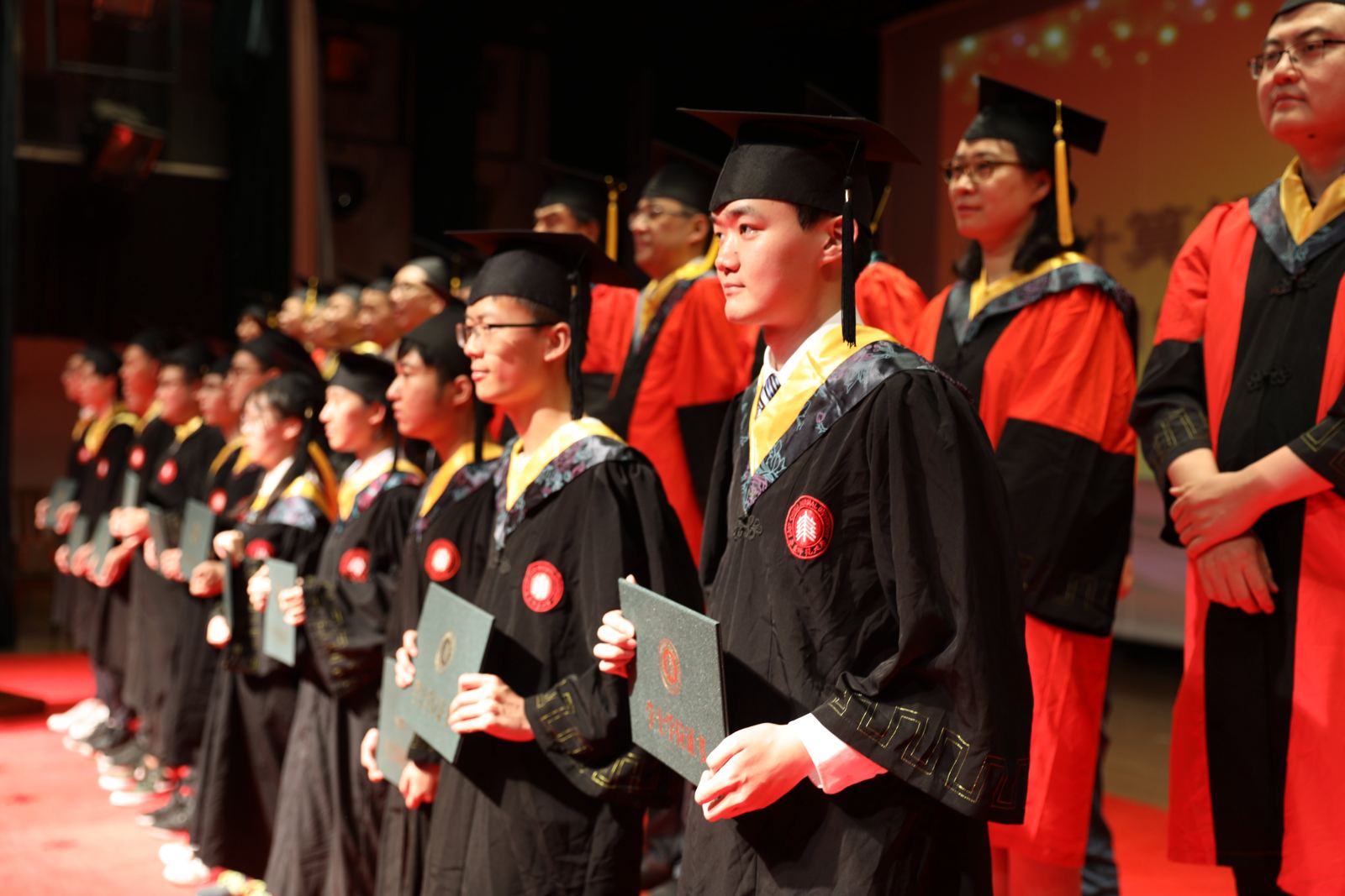 青春韶华 最忆师大丨计算机科学与beat365在线体育官网隆重举行2019届毕业典礼
