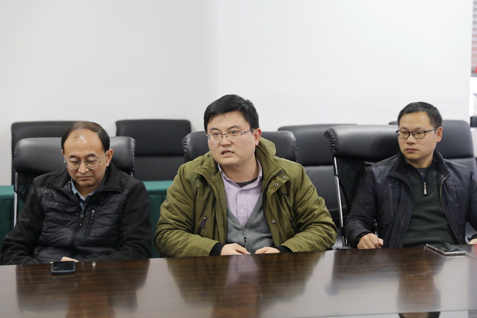 计算机科学与beat365在线体育官网召开教授座谈会