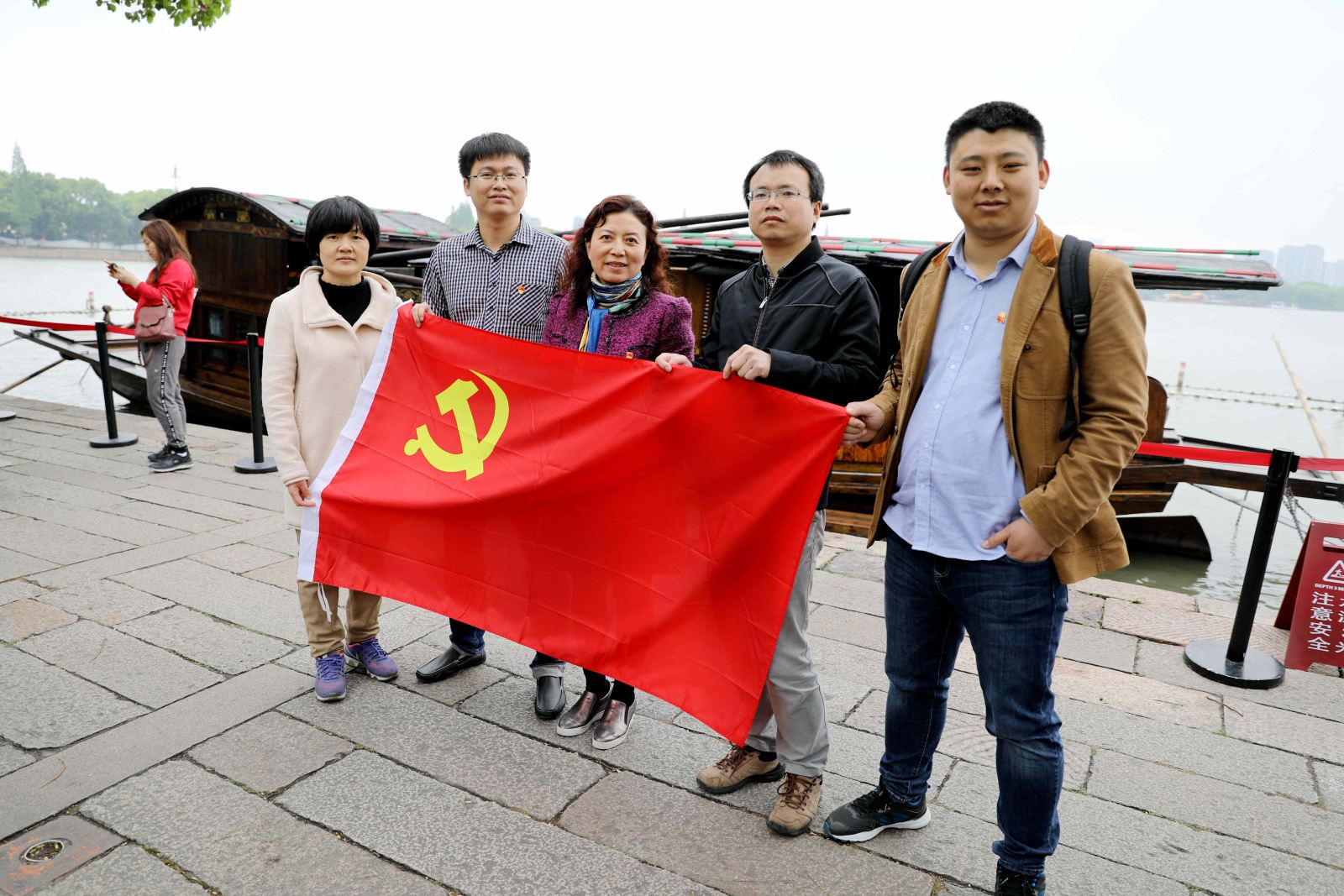 学习“红船精神”  不忘初心 牢记使命 --华东师大计算机科学与beat365在线体育官网党委与市科委计划处党支部赴嘉兴南湖学习